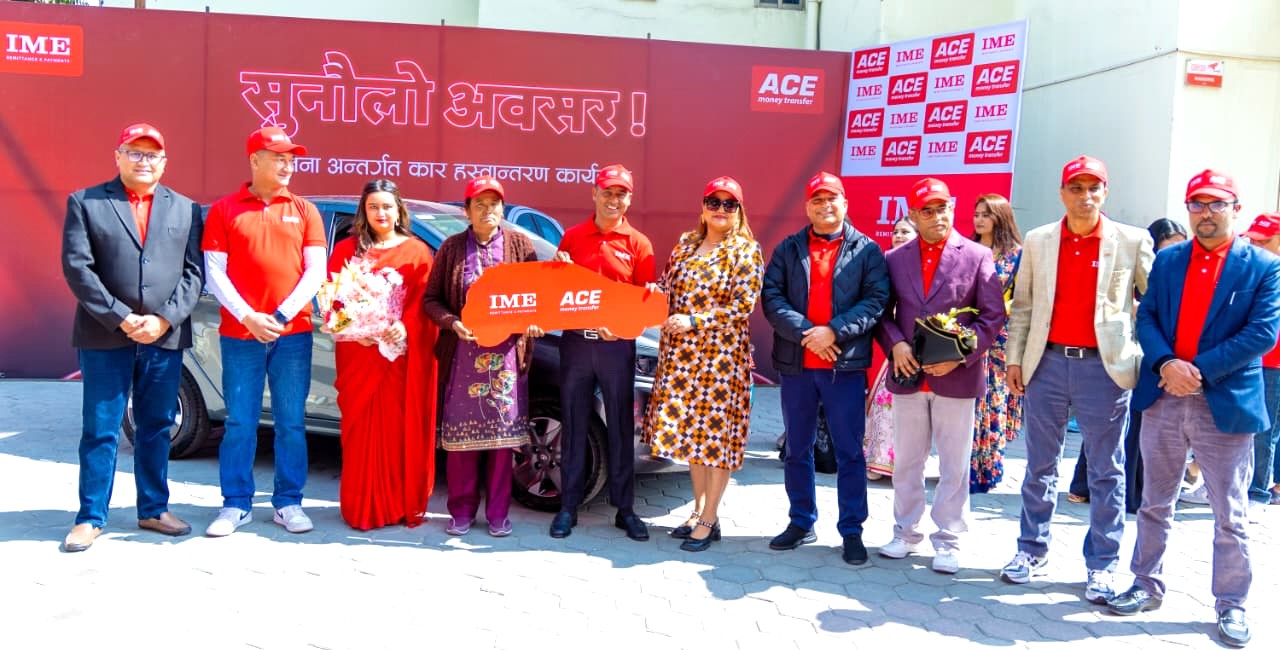 नेपालमा आइएमई गरेका दोलखाका बद्री लामाले जिते टाटा टियागो कार